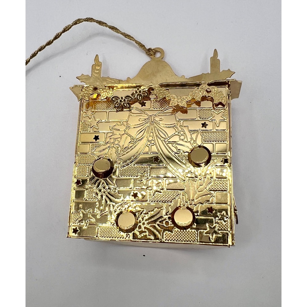Danbury Mint Christmas Ornament 2001 Gold Fireplace Child Stockings Excellent 3D - Picture 8 of 8